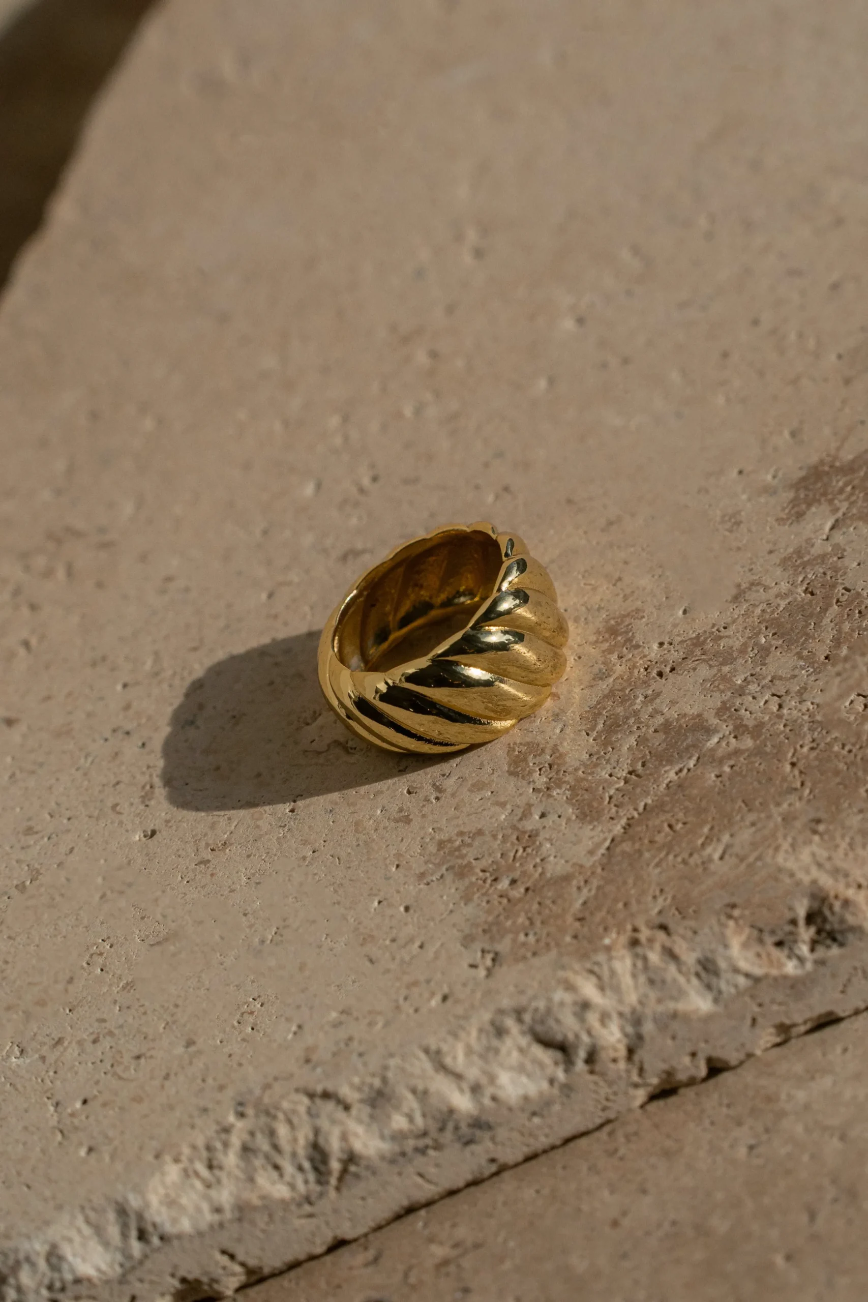 JLUXLABEL Gold Reo Croissant Ring